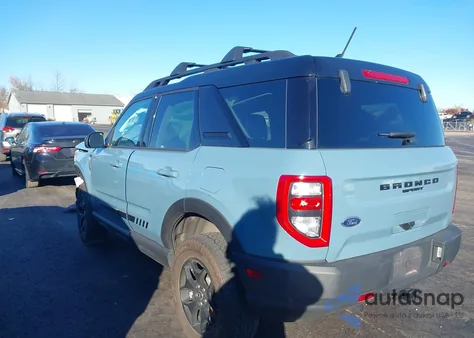 2021 Ford Bronco Sport First Edition z USA, uszkodzony, nr VIN 3FMCR9F98MRA13173